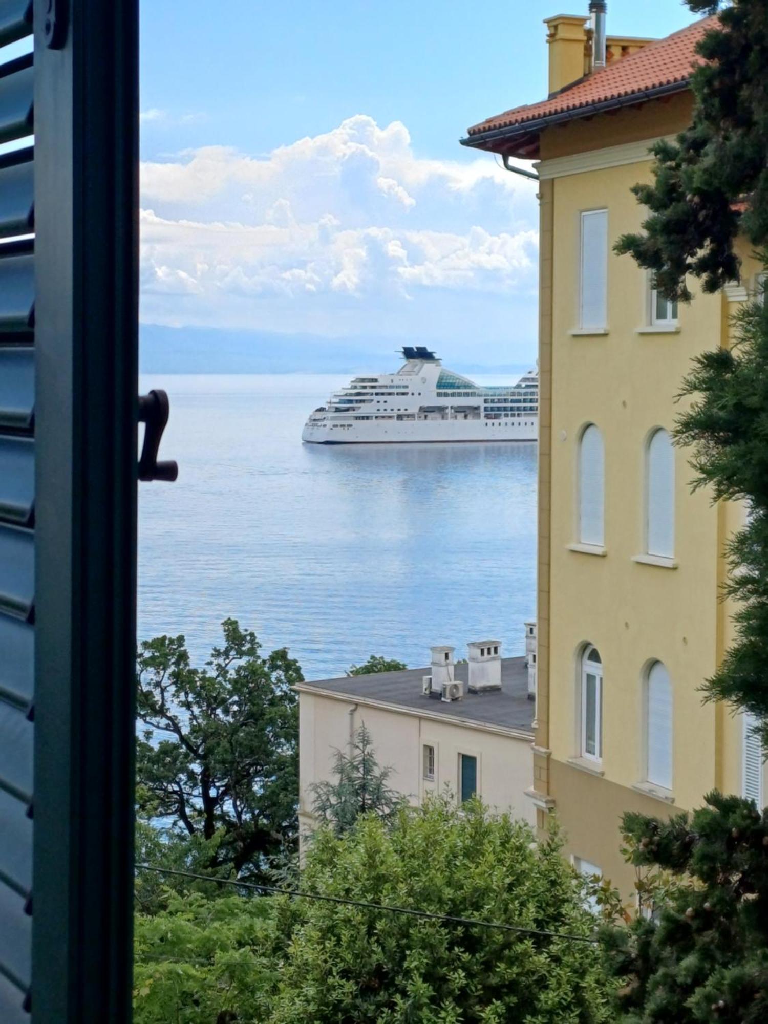 Apartment Zdenka - 100 M From The Beach Opatija Exterior foto