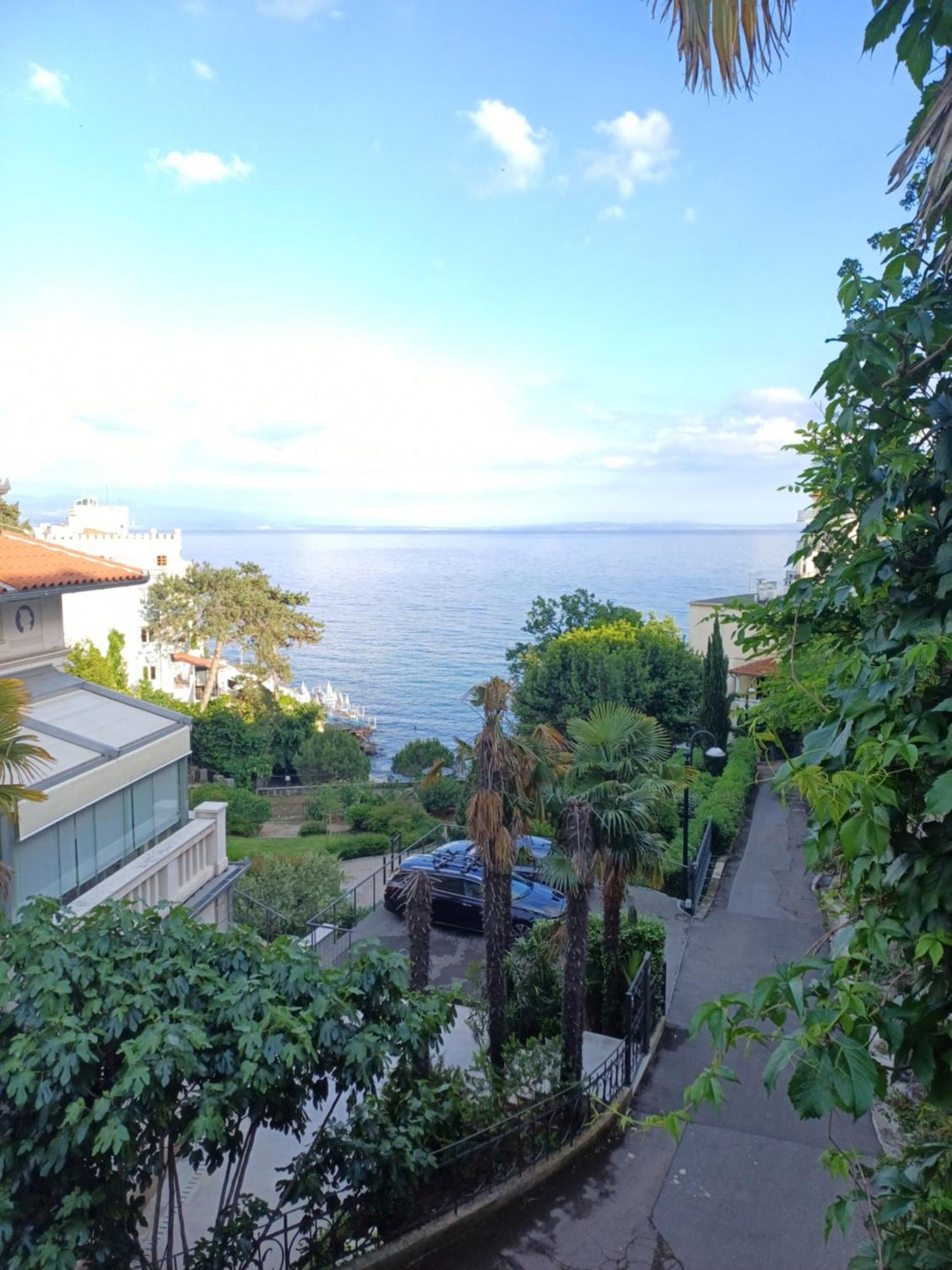 Apartment Zdenka - 100 M From The Beach Opatija Exterior foto