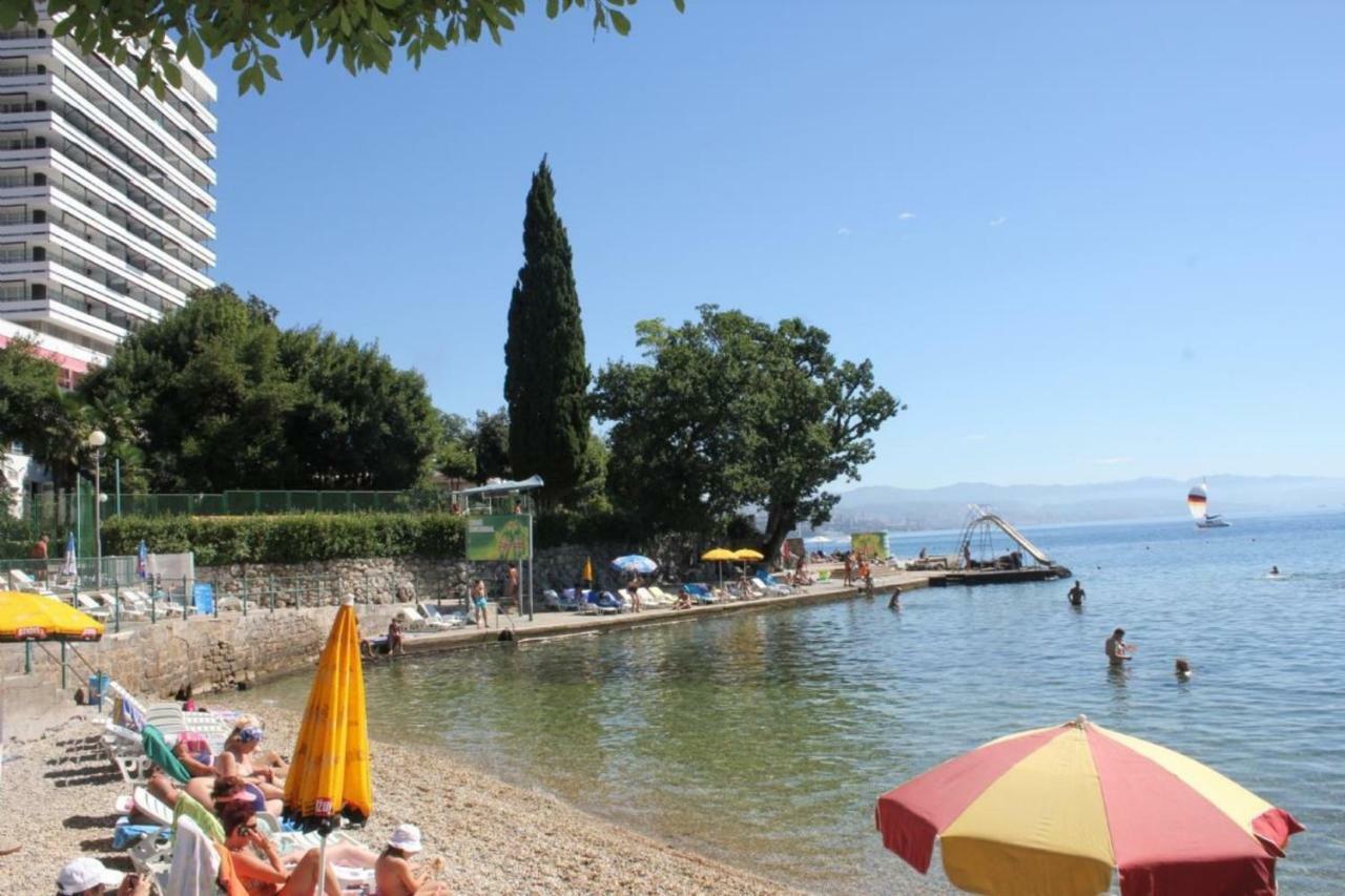 Apartment Zdenka - 100 M From The Beach Opatija Exterior foto